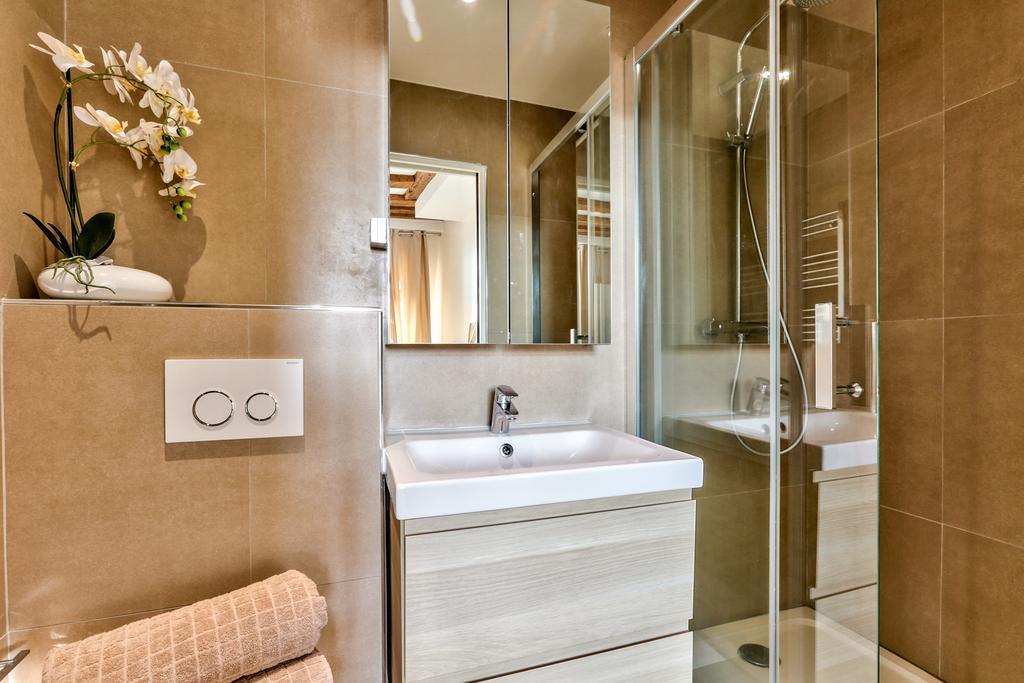 Luxury On The Place Des Victoires Paris