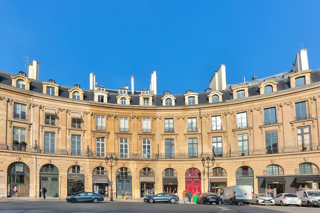Luxury On The Place Des Victoires *