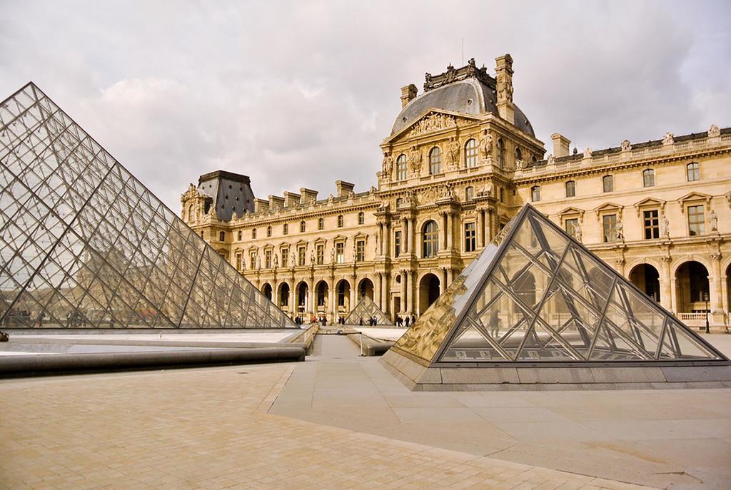 Luxury On The Place Des Victoires * Paris